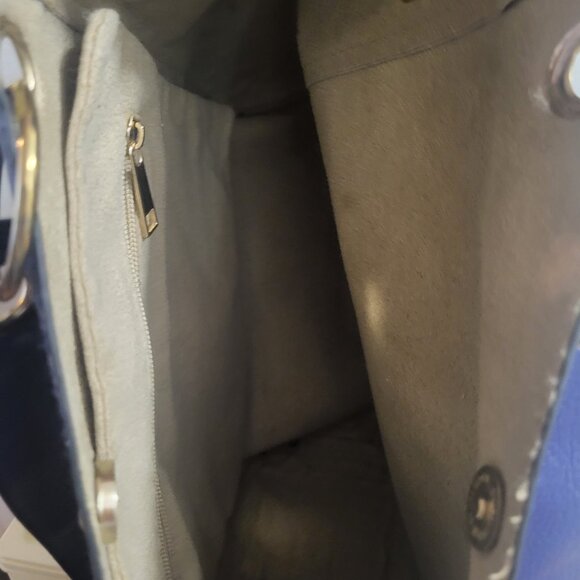 Large Deep NavySophisticated and Spacious!  Pebbled Tote - Gold Hardware - Picture 8 of 13